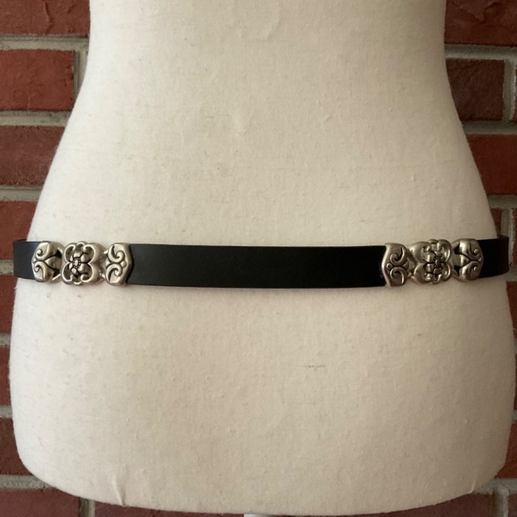 NEW Western Black Leather With Metal Medalions Adjustable Belt Size M/L NWOT - Picture 3 of 16